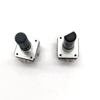 家の小さい電気設備のためのプラスチックEC12回転式エンコーダー ボタン12mm