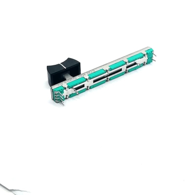 C6044G メタルハンドル 60mm トラベル 8.1mm 幅 サウンドコンソールのイヤホンとマイクに使用